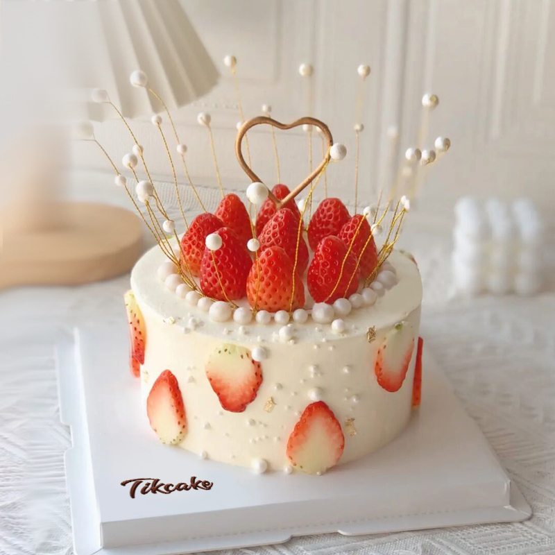 简约草莓鲜奶蛋糕 给朋友订生日蛋糕|蛋糕上写什么字好