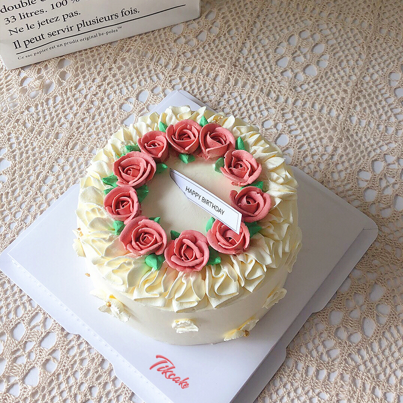 鲜花主题奶油蛋糕 女朋友生日订什么蛋糕款式合适