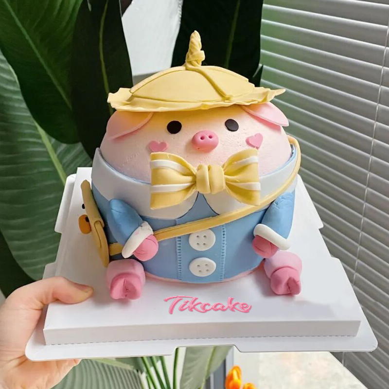 可爱猪猪主题翻糖鲜奶蛋糕