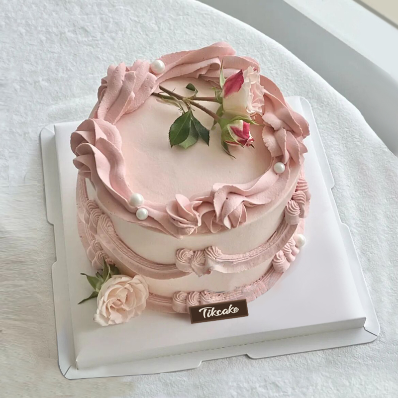 粉色系鲜花主题鲜奶蛋糕