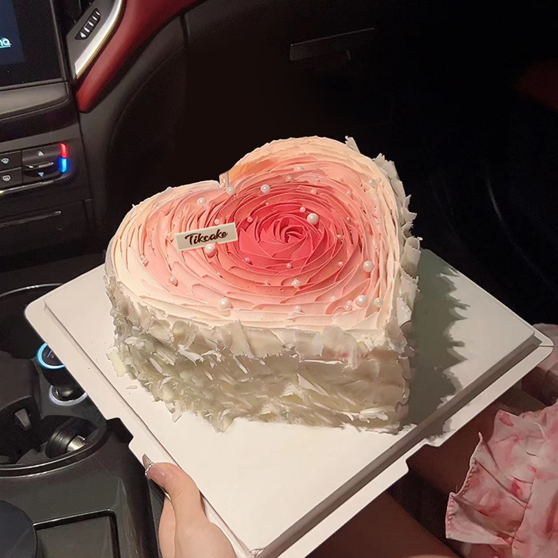 高级粉色系心形蛋糕
