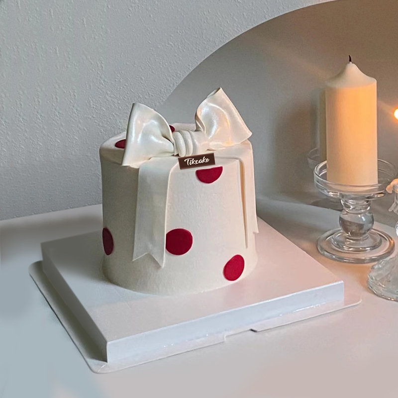 简约款翻糖蝴蝶结蛋糕