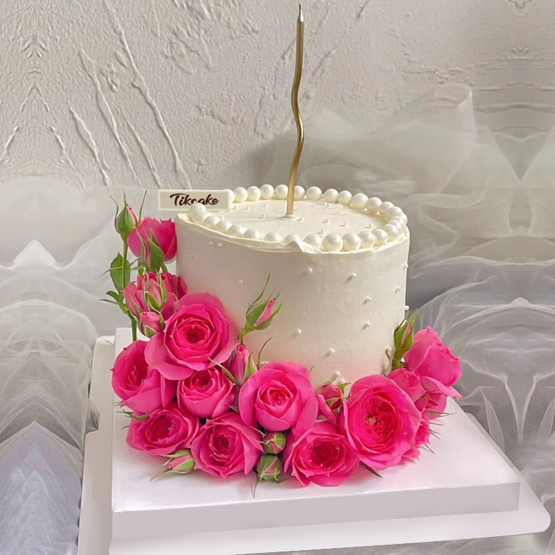 浪漫鲜花主题鲜奶蛋糕