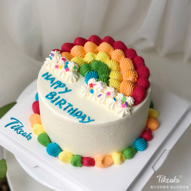 彩虹主题简约蛋糕