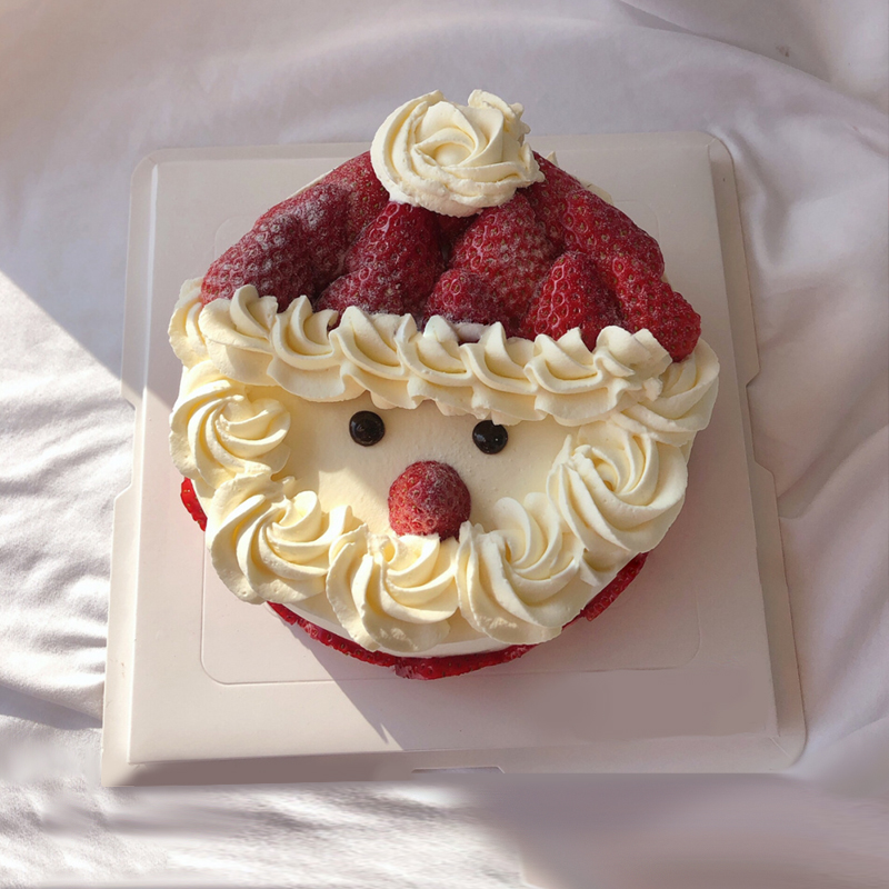 圣诞老人主题草莓鲜奶蛋糕