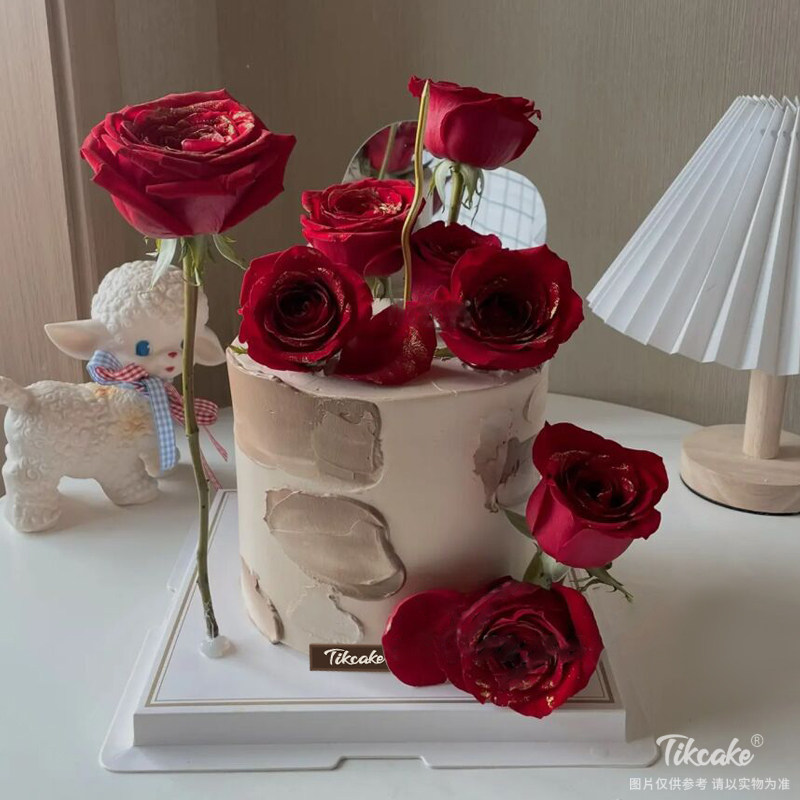 红玫瑰主题鲜花蛋糕