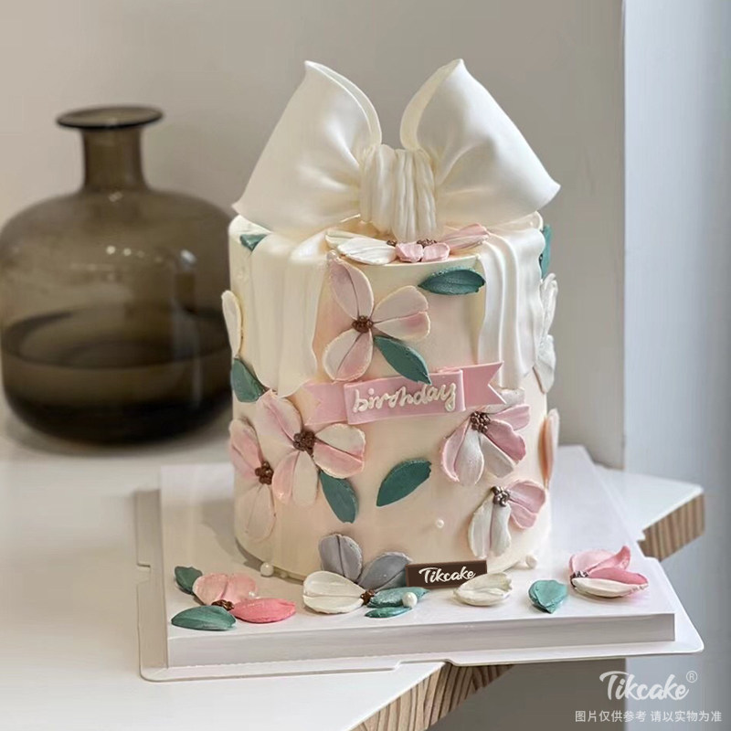 翻糖蝴蝶结豆沙裱花蛋糕