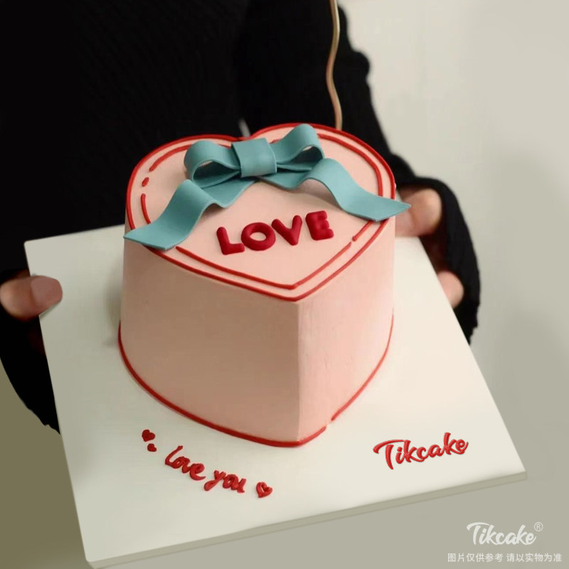 简约款心形翻糖蛋糕