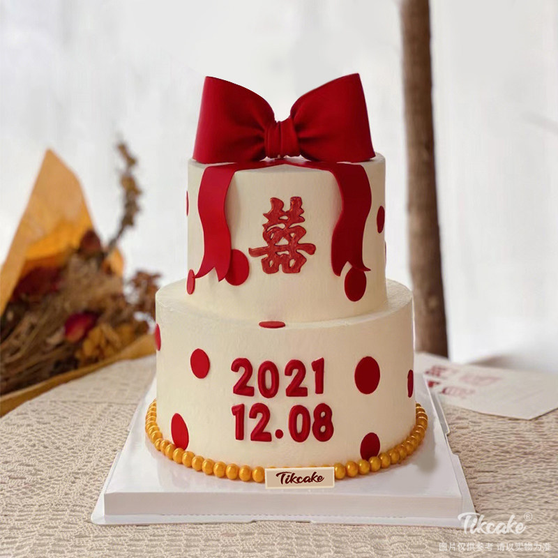 双层红色蝴蝶结翻糖蛋糕（二）