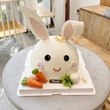 圆球形小兔子主题翻糖鲜奶蛋糕