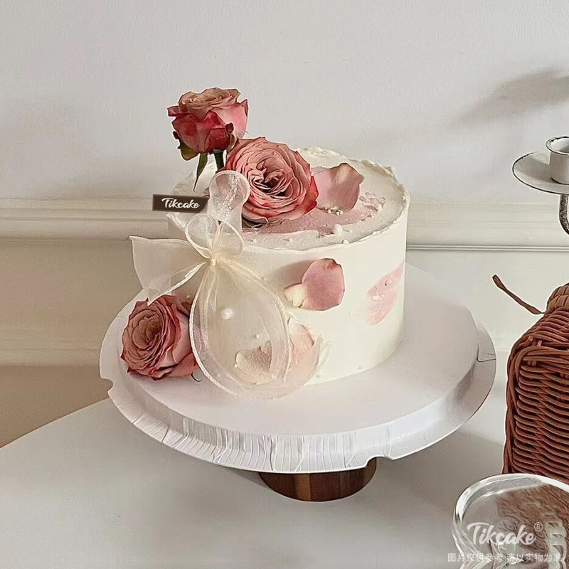 简约鲜花主题鲜奶蛋糕