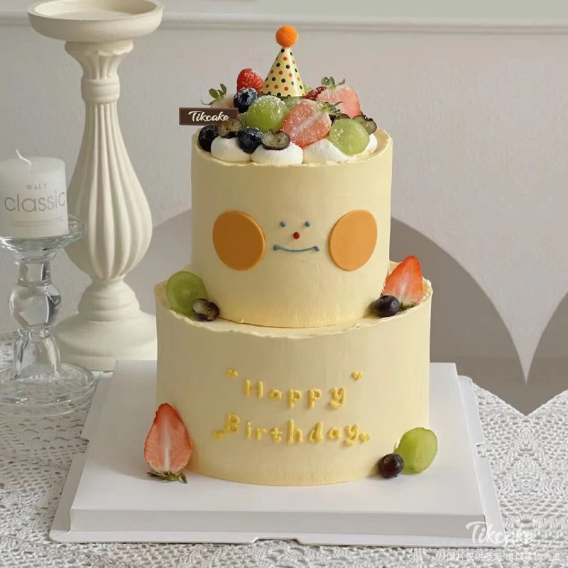双层可爱简约水果鲜奶蛋糕