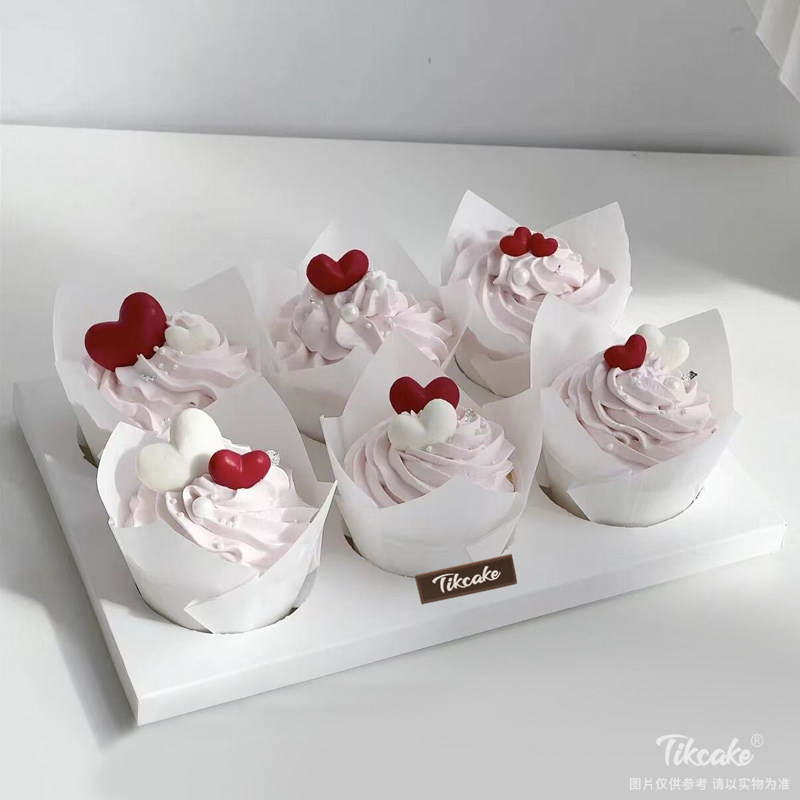 简约浪漫爱心主题纸杯蛋糕