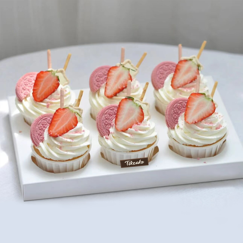 简约草莓鲜奶纸杯蛋糕（共6个）