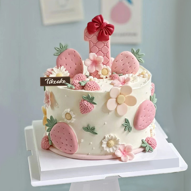 女宝宝周岁草莓主题翻糖鲜奶蛋糕（城市专属款）