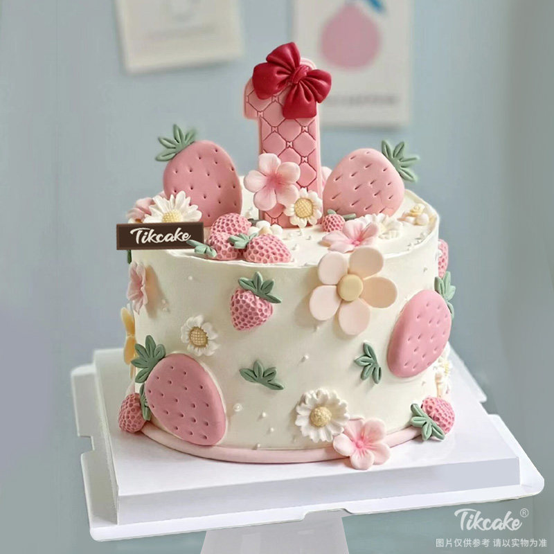 女宝宝周岁草莓主题翻糖鲜奶蛋糕（城市款）