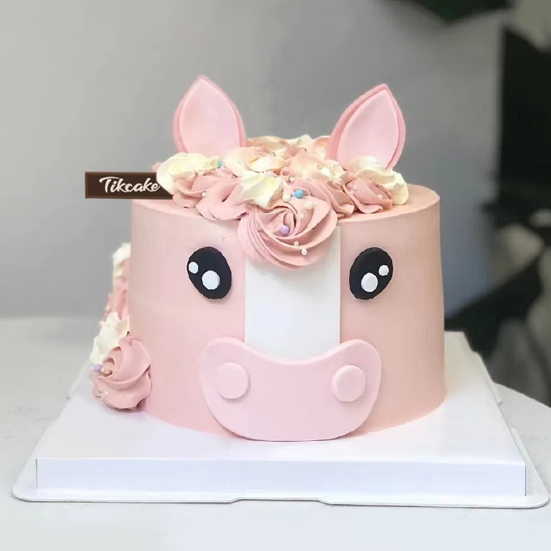 十二生肖马主题粉色款翻糖鲜奶蛋糕