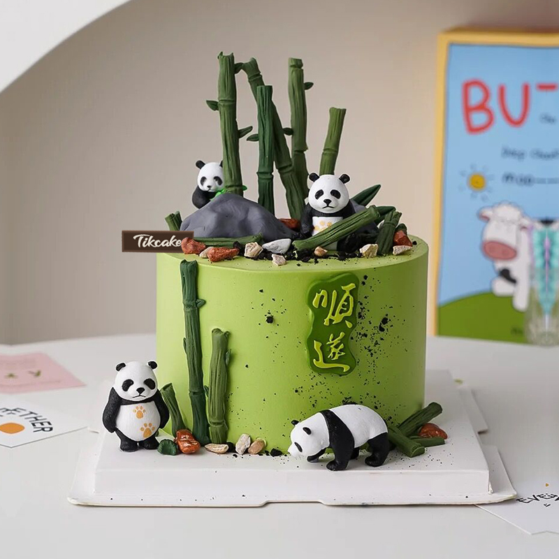 可爱大熊猫主题翻糖鲜奶蛋糕