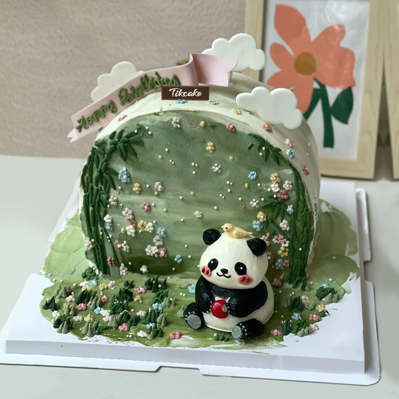 可爱大熊猫主题立体翻糖鲜奶蛋糕