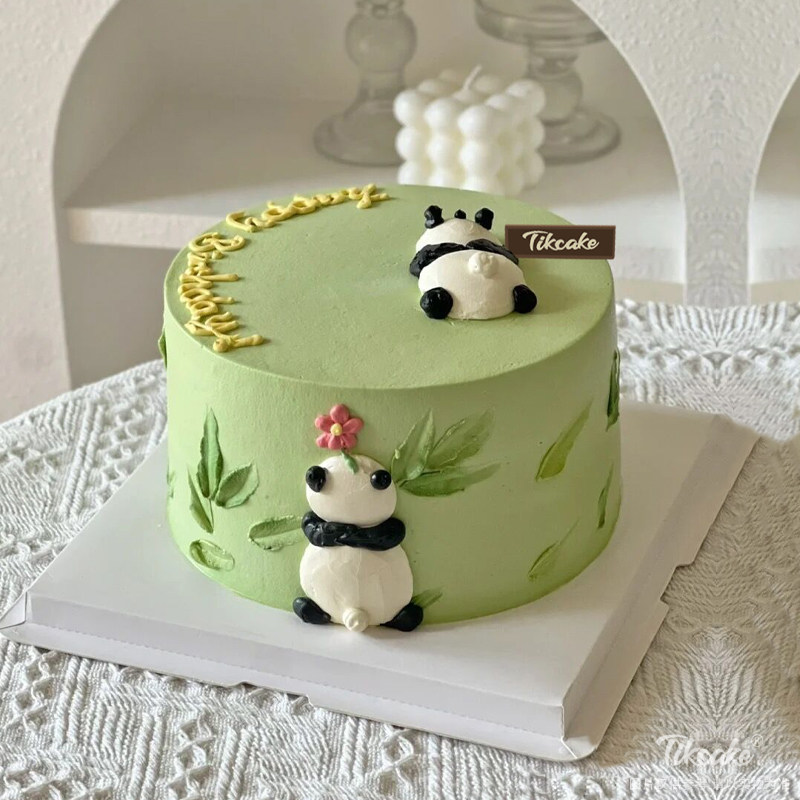 ins风熊猫主题鲜奶生日蛋糕