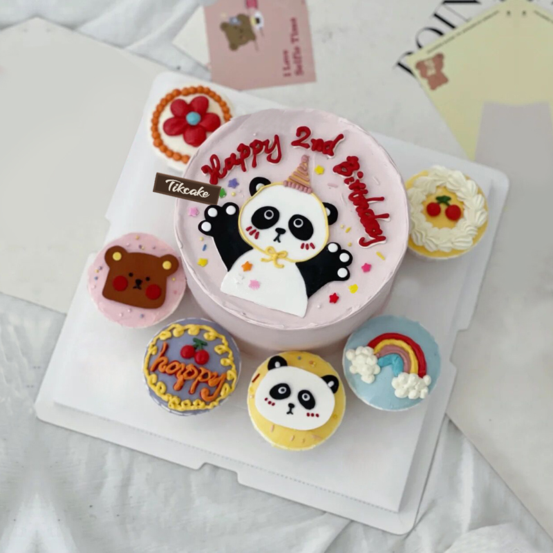 大熊猫主题手绘鲜奶蛋糕（含6个纸杯蛋糕）