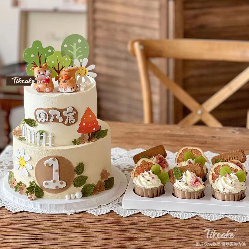 森系虎宝宝双层鲜奶蛋糕（含6个纸杯蛋糕）