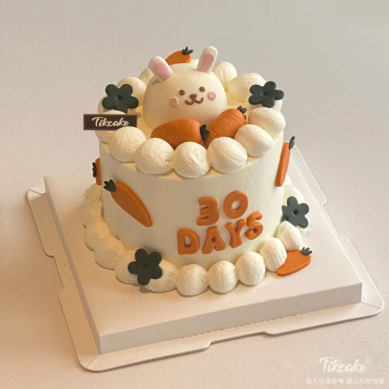 兔宝宝满月主题翻糖鲜奶蛋糕