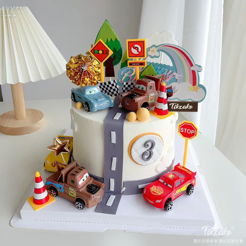 送男宝小汽车主题翻糖鲜奶蛋糕