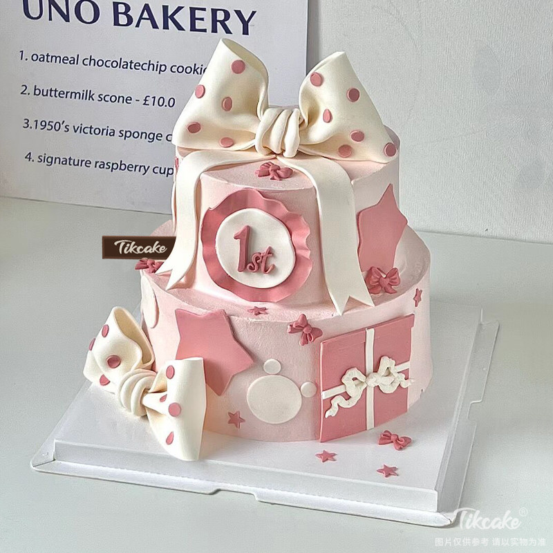 双层蝴蝶结女宝宝周岁翻糖蛋糕