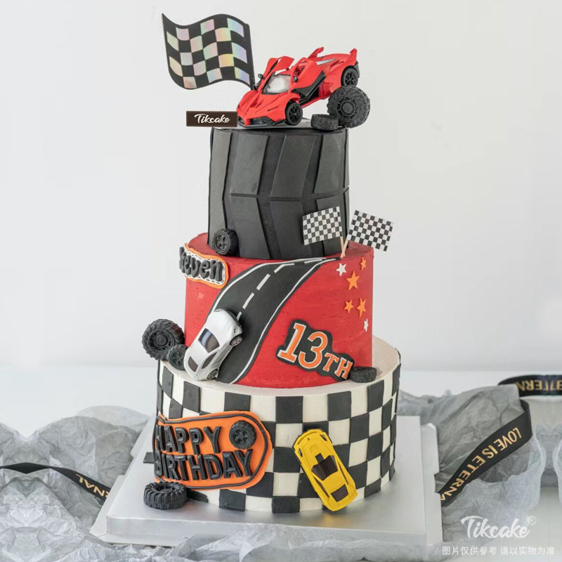 三层小汽车主题翻糖蛋糕