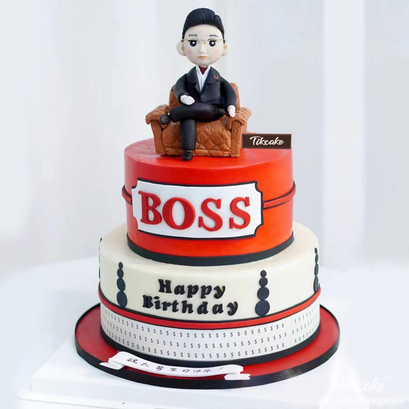 双层“BOSS”主题翻糖鲜奶蛋糕