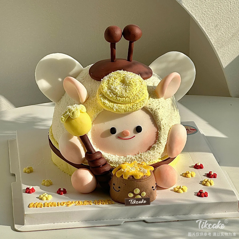 可爱羊蜜主题翻糖鲜奶蛋糕