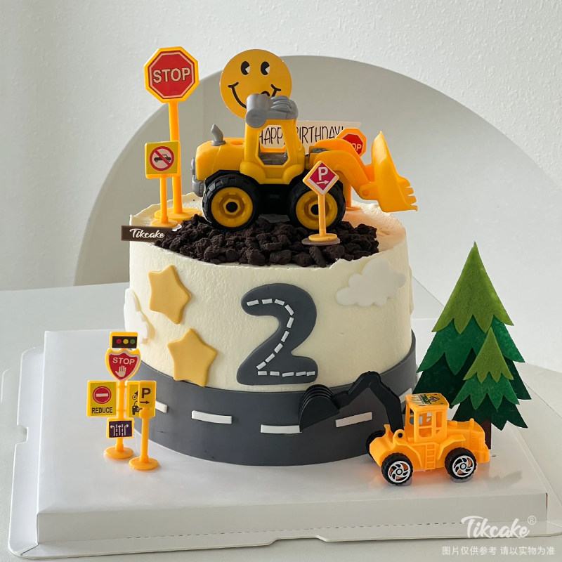 工程车主题儿童翻糖鲜奶蛋糕