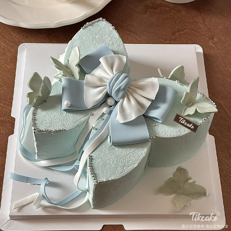 蝴蝶主题翻糖鲜奶蛋糕
