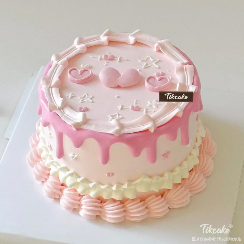 简约粉色系爱心主题鲜奶蛋糕