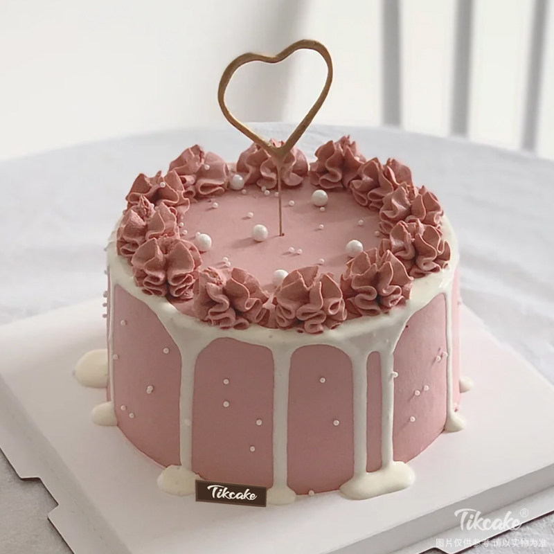 粉色系简约奶油鲜奶蛋糕