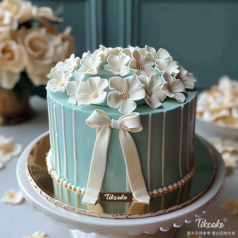 原创蝴蝶结主题翻糖鲜奶蛋糕