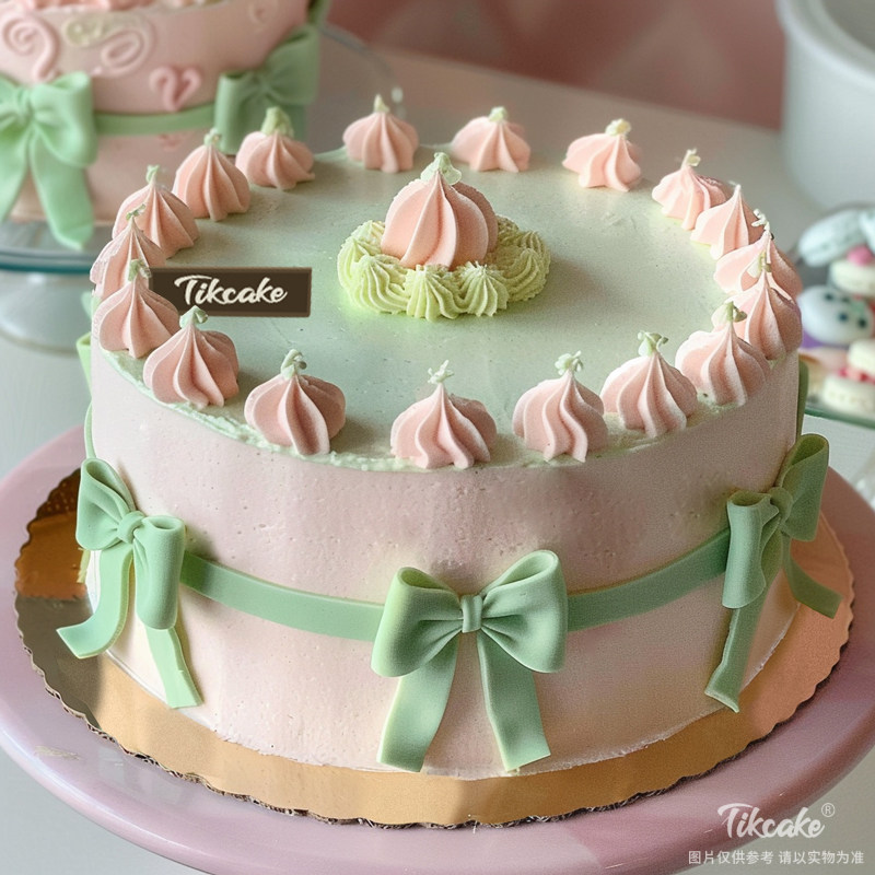 原创蝴蝶结主题翻糖鲜奶蛋糕（二）
