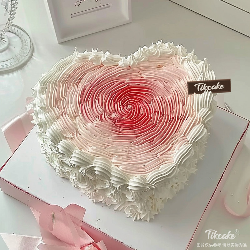 原创渐变粉色心形蛋糕