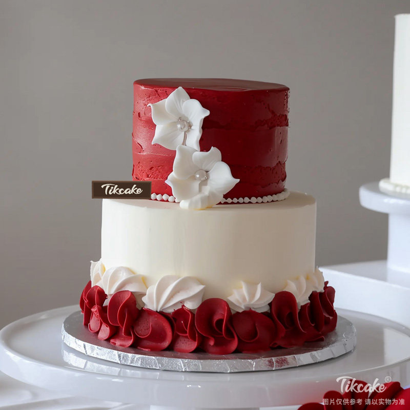 原创双层鲜花主题翻糖鲜奶蛋糕