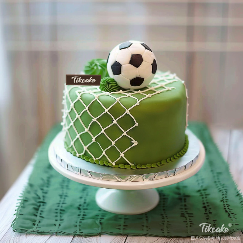 原创足球主题翻糖鲜奶蛋糕