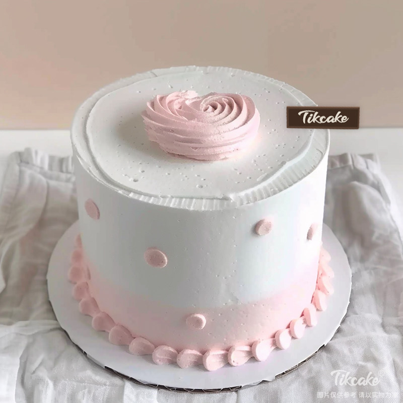 原创简约奶油鲜奶蛋糕