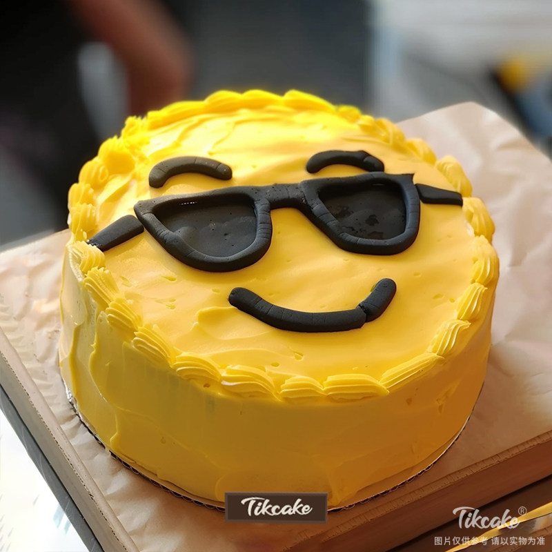 原创笑脸主题翻糖鲜奶蛋糕（二）