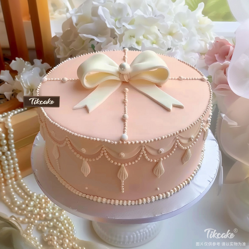 原创宫廷风翻糖鲜奶蛋糕