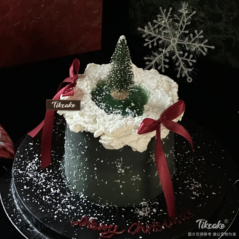 氛围感圣诞主题鲜奶蛋糕
