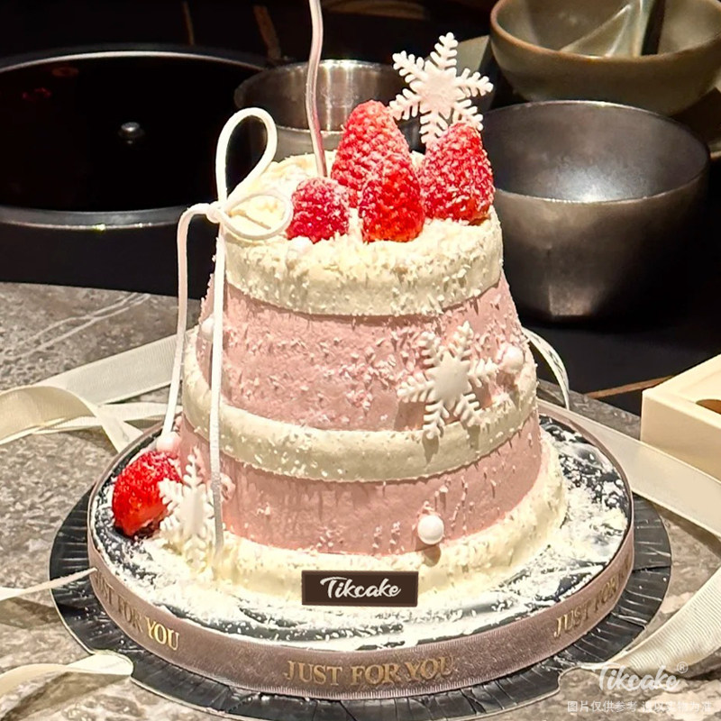 粉色系圣诞风鲜奶蛋糕