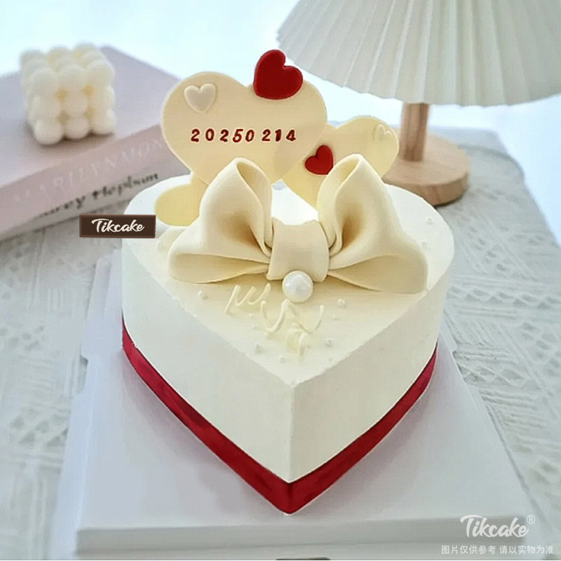 214情人节主题心形翻糖鲜奶蛋糕