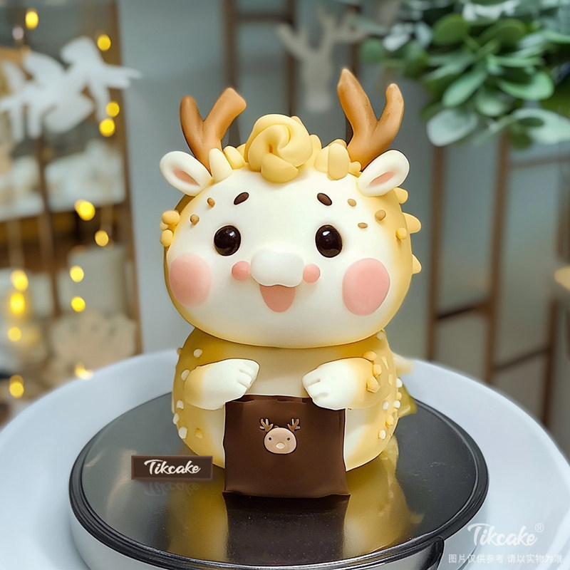 原创十二生肖龙主题翻糖鲜奶蛋糕