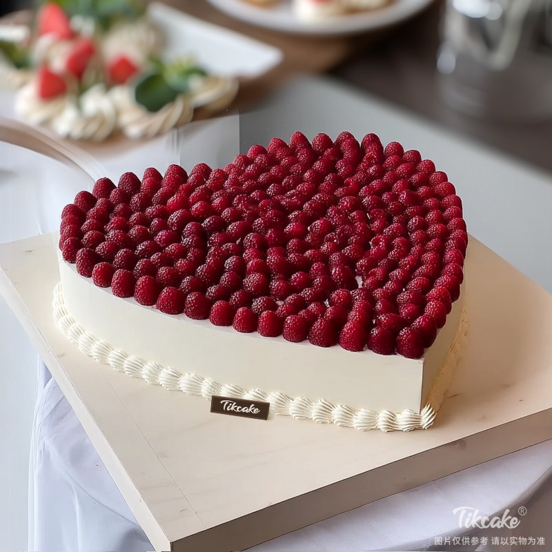 原创爱心主题水果鲜奶蛋糕