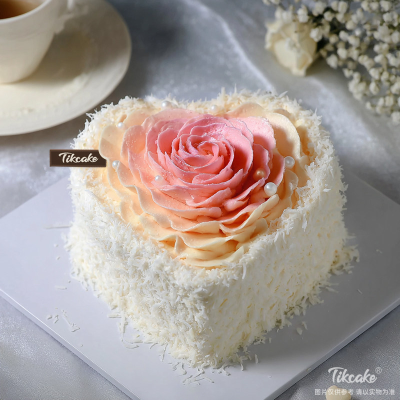 原创渐变粉色心形鲜奶蛋糕